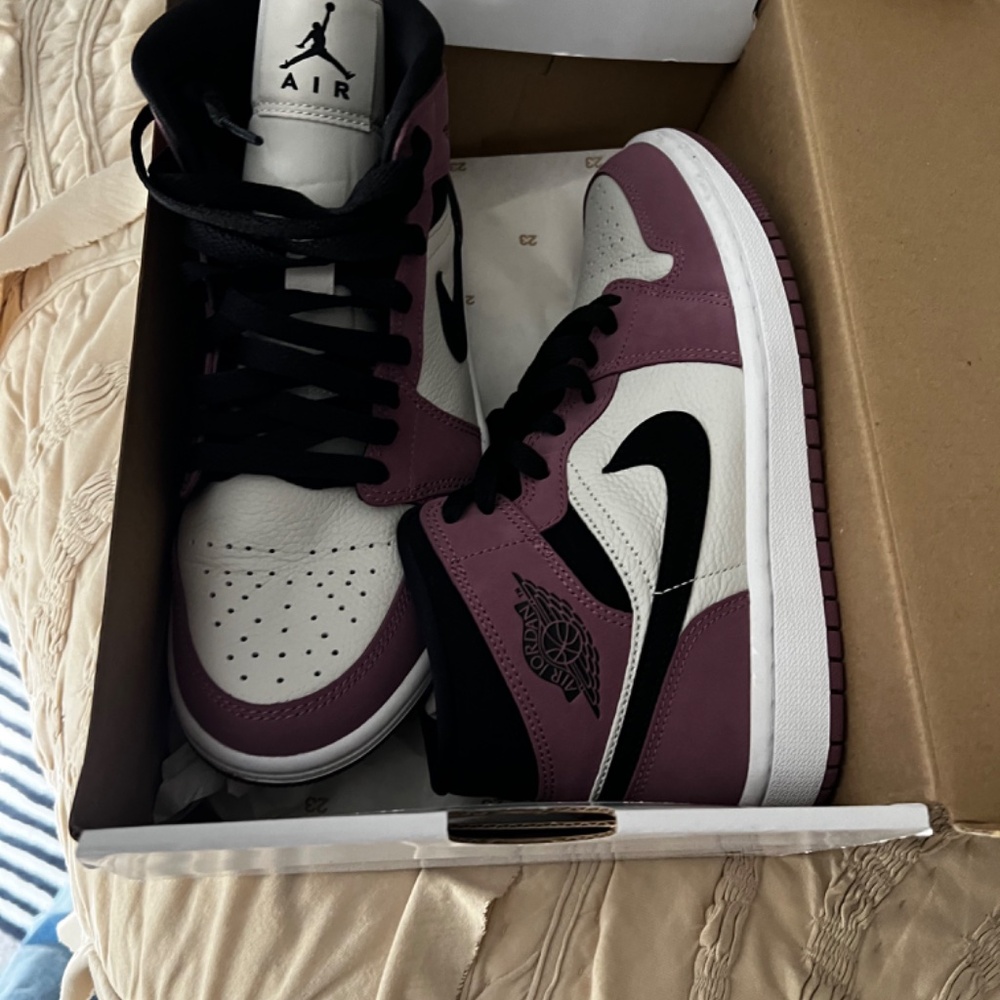 Air Jordan’s - Picture 2 of 4